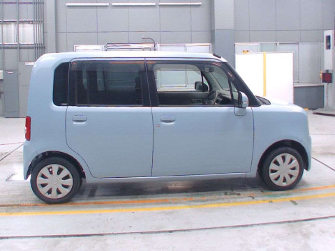 2010 Daihatsu Move Conte L575S[2]