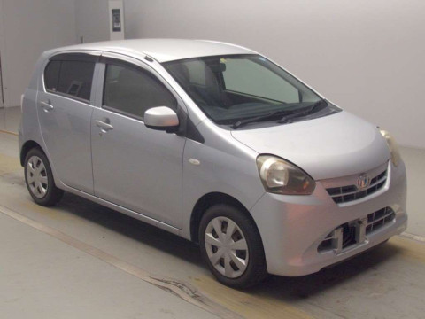 2011 Daihatsu Mira es LA300S[2]