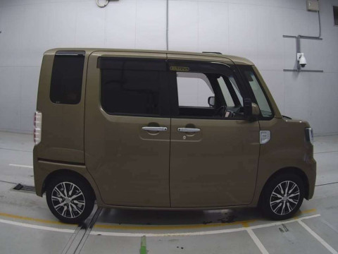 2016 Daihatsu Wake LA700S[2]