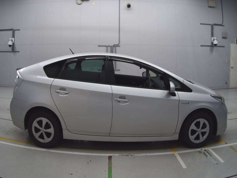 2012 Toyota Prius ZVW30[2]