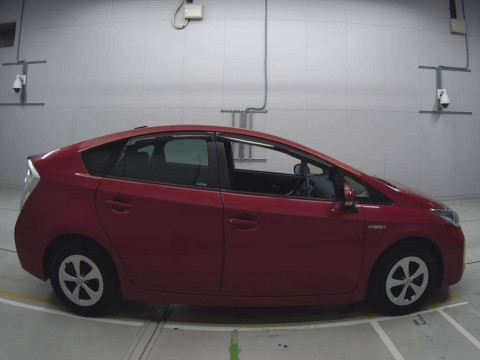 2013 Toyota Prius ZVW30[2]