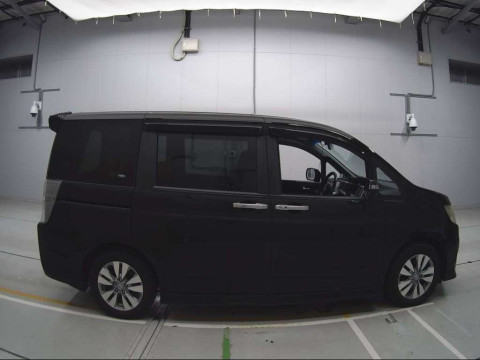 2012 Honda Step WGN Spada RK6[2]