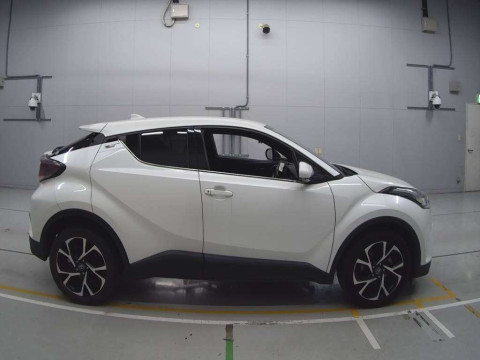 2018 Toyota C-HR NGX50[2]