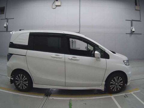 2015 Honda Freed Spike GB3[2]