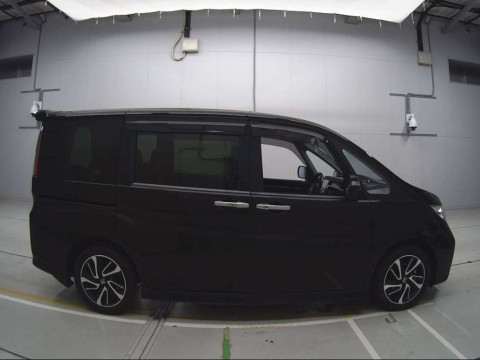 2015 Honda Step WGN Spada RP3[2]