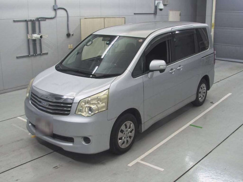 2011 Toyota Noah ZRR70G[0]