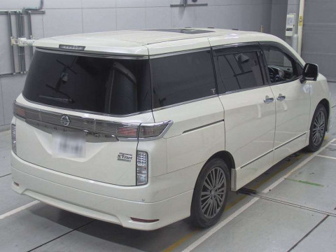 2017 Nissan Elgrand TE52[1]