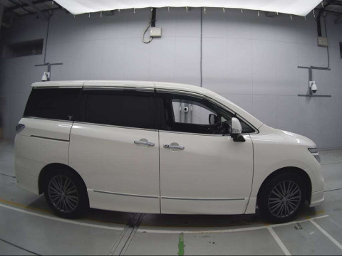 2017 Nissan Elgrand TE52[2]