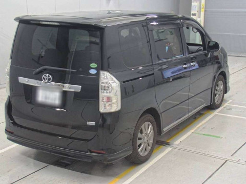 2013 Toyota Voxy ZRR70W[1]