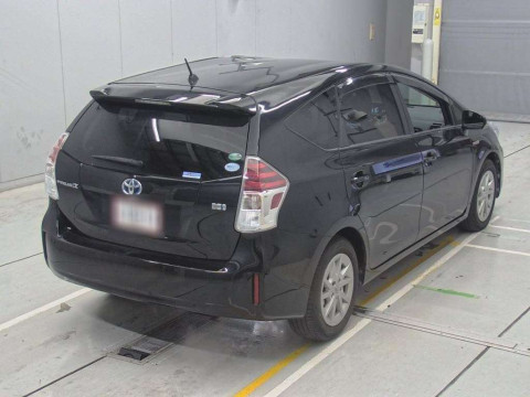 2016 Toyota Prius alpha ZVW41W[1]