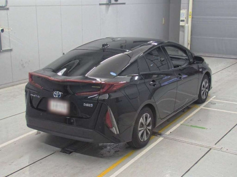 2017 Toyota Prius PHV ZVW52[1]