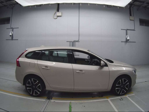 2016 Volvo V60 FD4204T[2]