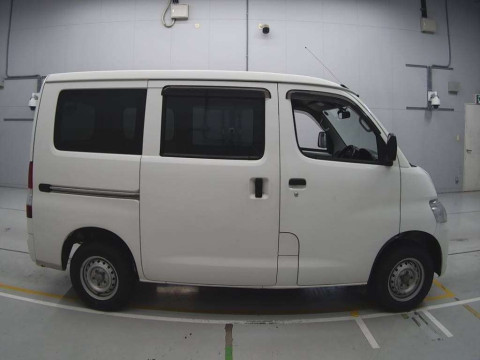 2017 Toyota Liteace Van S402M[2]