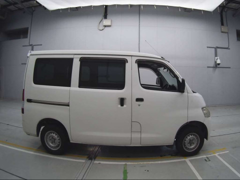 2017 Toyota Liteace Van S402M[2]