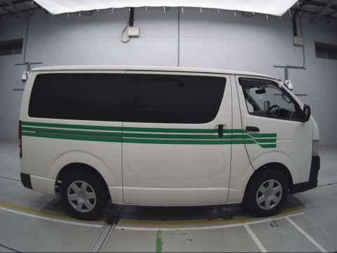 2012 Toyota Regiusace Van TRH200V[2]