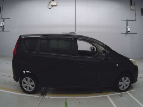 2011 Toyota Passo sette M502E[2]