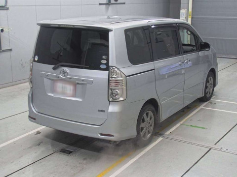 2010 Toyota Voxy ZRR70W[1]