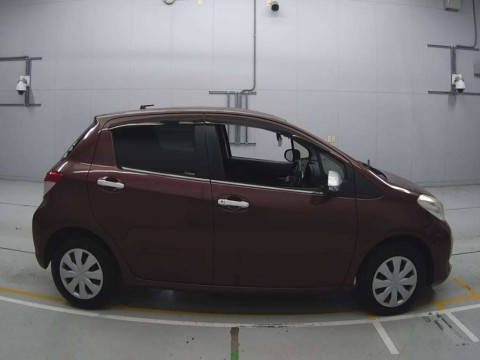 2012 Toyota Vitz NSP130[2]