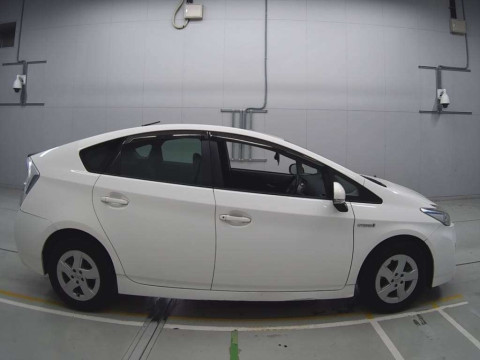 2010 Toyota Prius ZVW30[2]