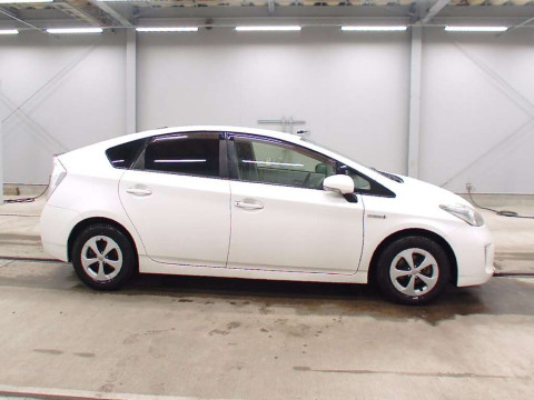 2012 Toyota Prius ZVW30[2]