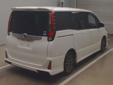 2014 Toyota Noah ZRR80W[1]