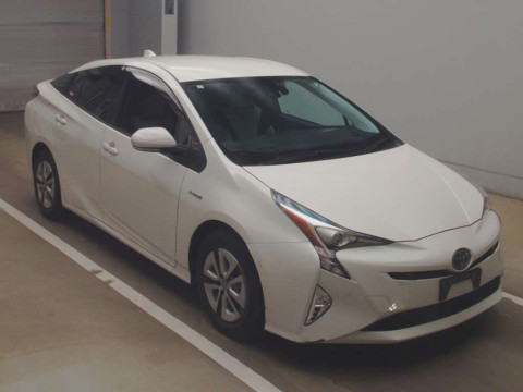 2017 Toyota Prius ZVW51[2]