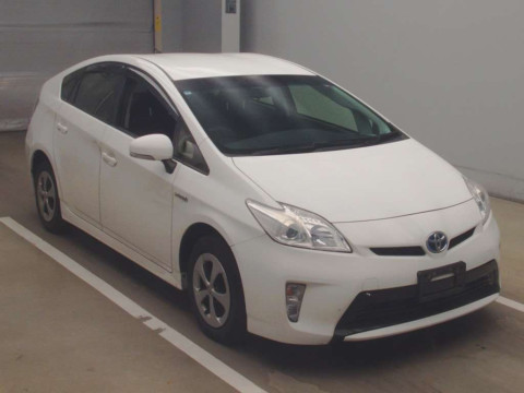 2015 Toyota Prius ZVW30[2]