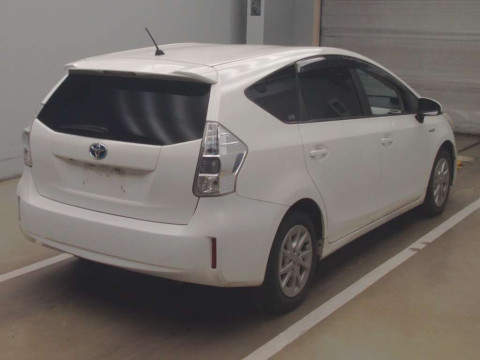 2012 Toyota Prius alpha ZVW41W[1]