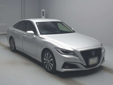 2018 Toyota Crown Hybrid AZSH20[2]