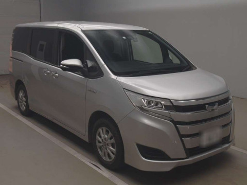 2018 Toyota Noah ZWR80G[2]