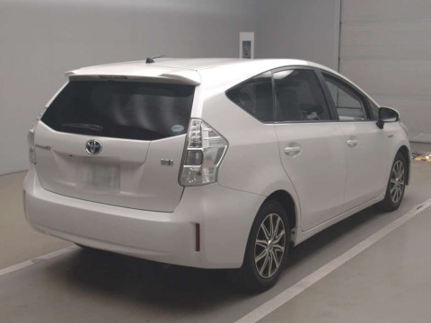 2012 Toyota Prius alpha ZVW41W[1]