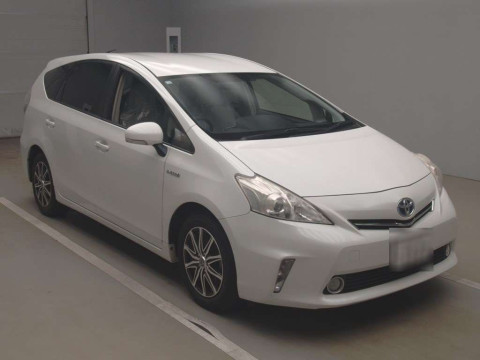 2012 Toyota Prius alpha ZVW41W[2]