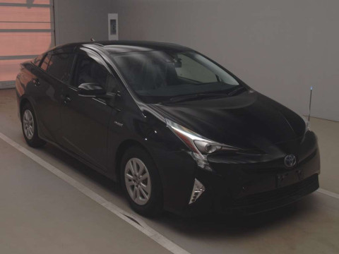 2016 Toyota Prius ZVW50[2]