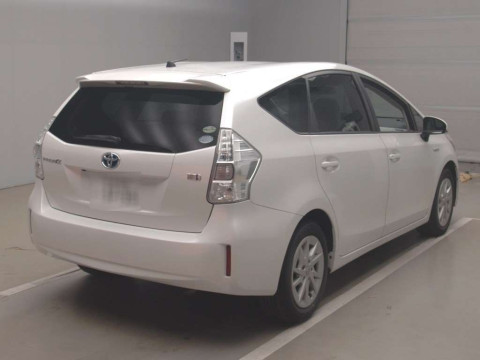 2013 Toyota Prius alpha ZVW40W[1]