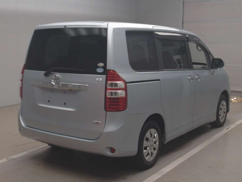 2011 Toyota Noah ZRR70G[1]