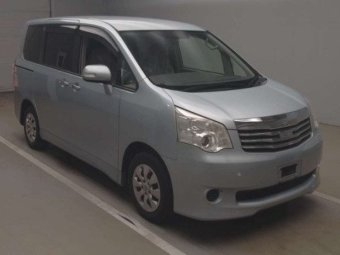 2011 Toyota Noah ZRR70G[2]