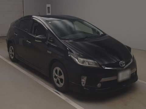 2013 Toyota Prius PHV ZVW35[2]