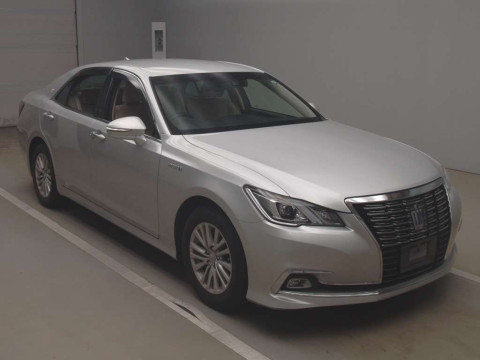 2018 Toyota Crown Hybrid AWS210[2]