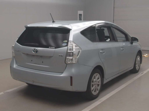 2013 Toyota Prius alpha ZVW41W[1]