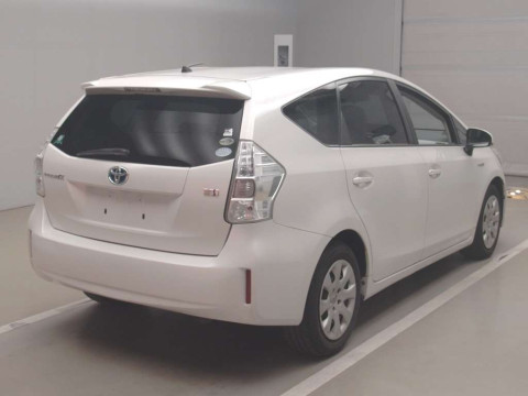 2011 Toyota Prius alpha ZVW41W[1]