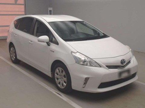 2011 Toyota Prius alpha ZVW41W[2]