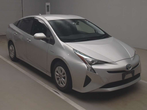 2017 Toyota Prius ZVW51[2]