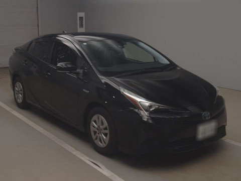 2016 Toyota Prius ZVW50[2]