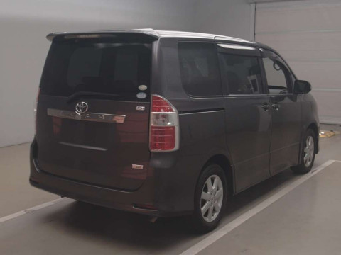 2008 Toyota Noah ZRR70W[1]