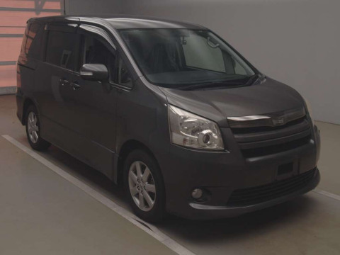 2008 Toyota Noah ZRR70W[2]