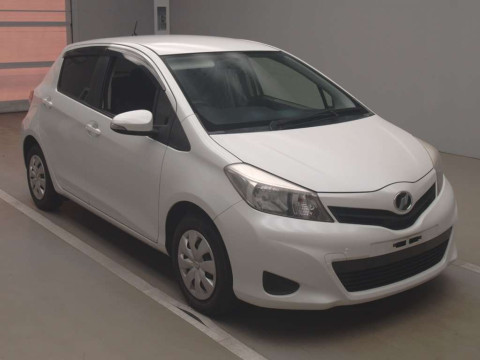 2013 Toyota Vitz NSP130[2]