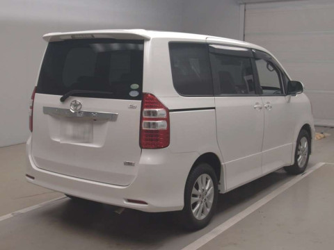 2012 Toyota Noah ZRR75W[1]