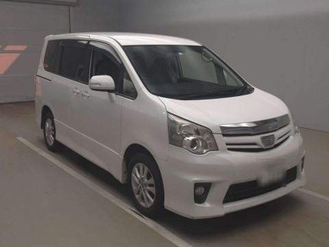 2012 Toyota Noah ZRR75W[2]