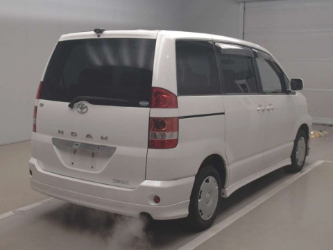 2001 Toyota Noah AZR60G[1]