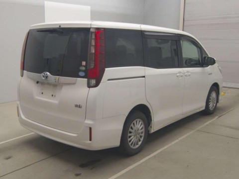 2014 Toyota Noah ZWR80G[1]